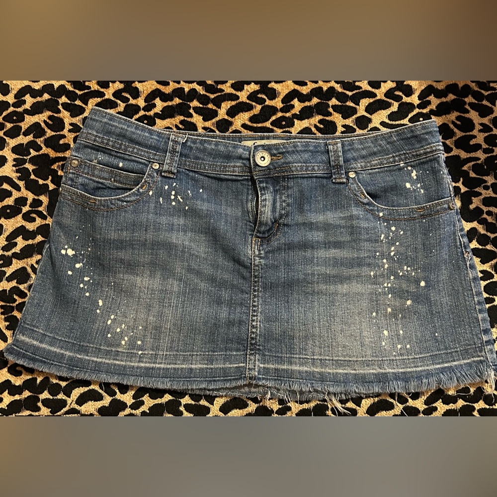 EUC Y2K vintage Lei jeans skirt splatter stains frayed style